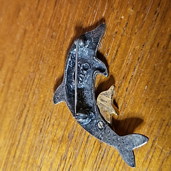 Smiling mama and Baby Dolphin - Picture 4 of 5